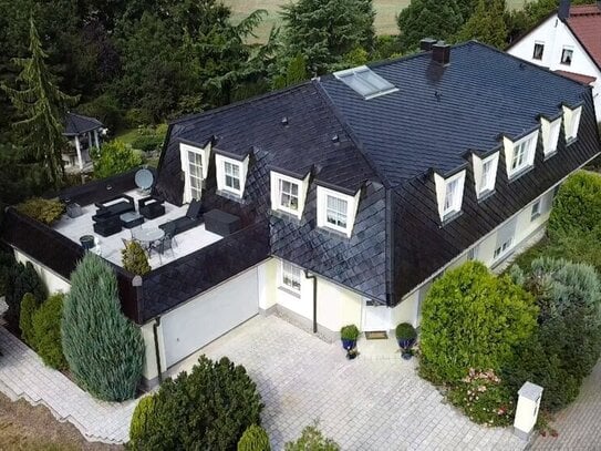 Traumhafte Villa mit Dachterrasse, fantastischem Garten und Doppelgarage