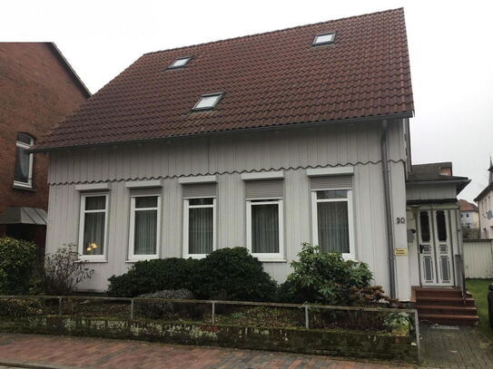 Günstiges und großes Einfamilienhaus in Uelzen: Perfekt für Großfamilien und Handwerker