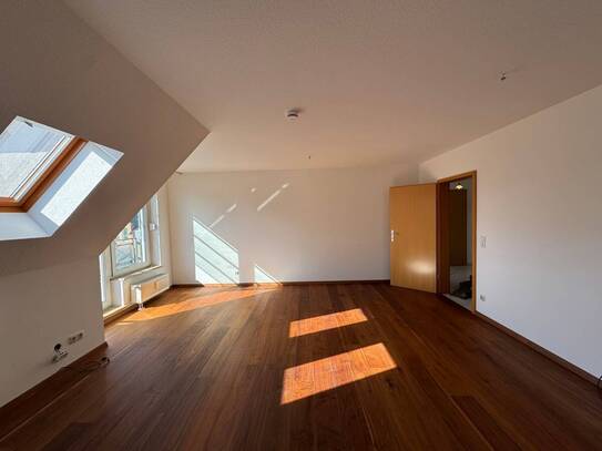 Zwei Etagen, zwei Eingänge = doppelter Komfort! Maisonette-Traum mit 4 Zimmern & 2 Bädern