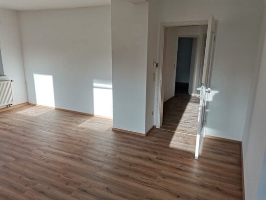 ***GEMÜTLICHE 3 ZIMMER WOHNUNG MIT EBK und STELLPLATZ***