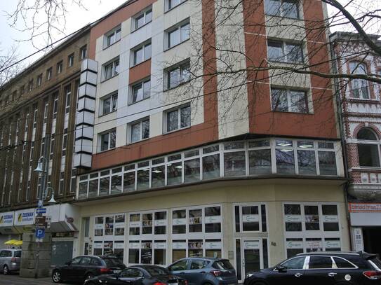 Wohn und Geschäftshaus mit fünf Wohnungen und drei Gewerbeeinheiten im Mülheim-Mitte