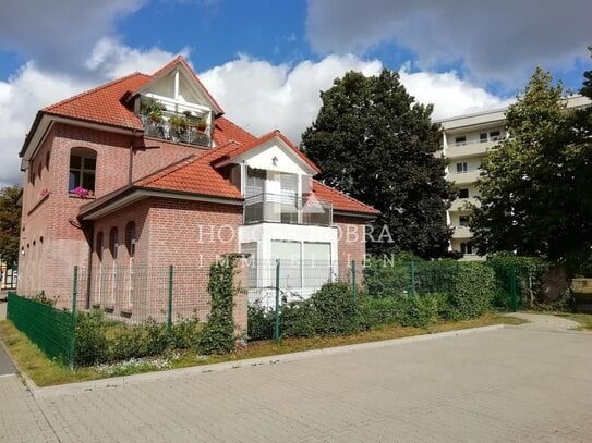 Moderne und lichtdurchflutete Wohnung mit Terrasse, Wintergarten, 2 Bädern und eigenem Eingang