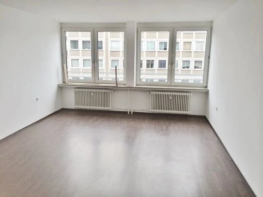 +++HELLE 1-ZIMMER WOHNUNG MIT EINER PANTRY KÜCHE UND AUFZUG IM 3. STOCK+++