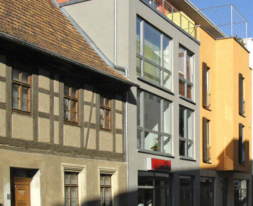 ERSTBEZUG NACH UMBAU Tolle Maisonette-Wohnung direkt in der City mit riesiger Terrasse und Balkon