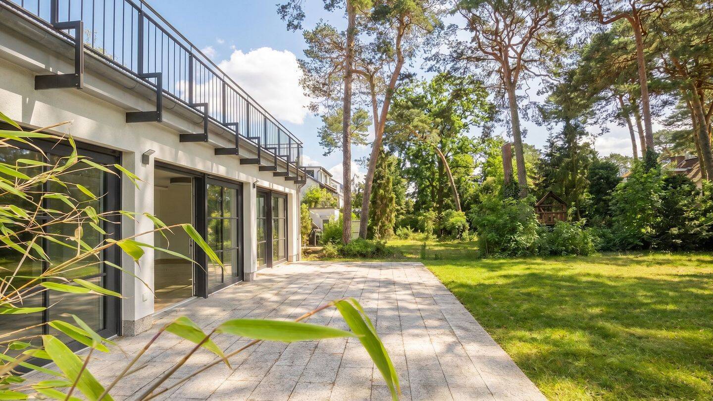 Lichtdurchflutetes Einfamilienhaus mit großem Garten und zwei Terrassen - Photo 1