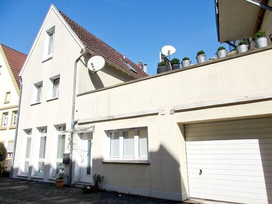 Viel Platz zum Wohnen und Arbeiten - DHH mit Garage in Citylage!