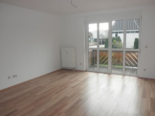 Kapitalanlage ! Moderne 3-Zimmer- Wohnung mit Balkon und 2 Tiefgaragenplätzen