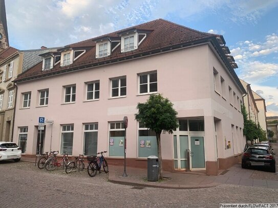 Präsente Ladenfläche im schönen Altstadtzentrum von Ettlingen