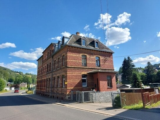 Sanierungsbedürftiges Mehrfamilienhaus mit 3 Wohneinheiten in Klingenthal!