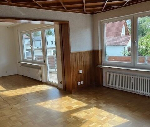 3 1/2 Zimmer OG-Wohnung mit Südbalkon in 2-Familienhaus, nichtstörende Gewerbeeinheit im EG