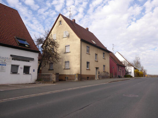 Handwerker aufgepasst: geräumiges Anwesen in Stadtnähe!