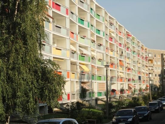 3-Raum-Wohnung mit Dusche und großem Balkon!