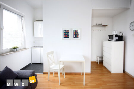 Derendorf: Helles 2 Zimmer Apartment in der 4. Etage mit W-Lan und sehr guter Infrastruktur.