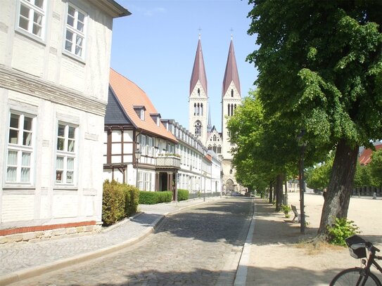 Innenstadt von Halberstadt, ruhig mit PKW-EPs und Garten