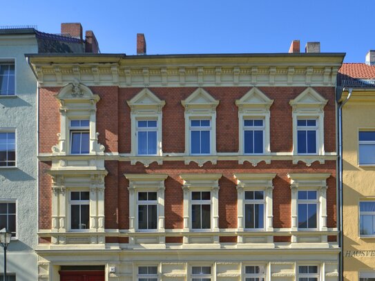 Attraktives Mehrfamilienhaus mit Vorder- und Hinterhaus (1905 + 1997), 12 Wohnungen - Brandenburg an der Havel