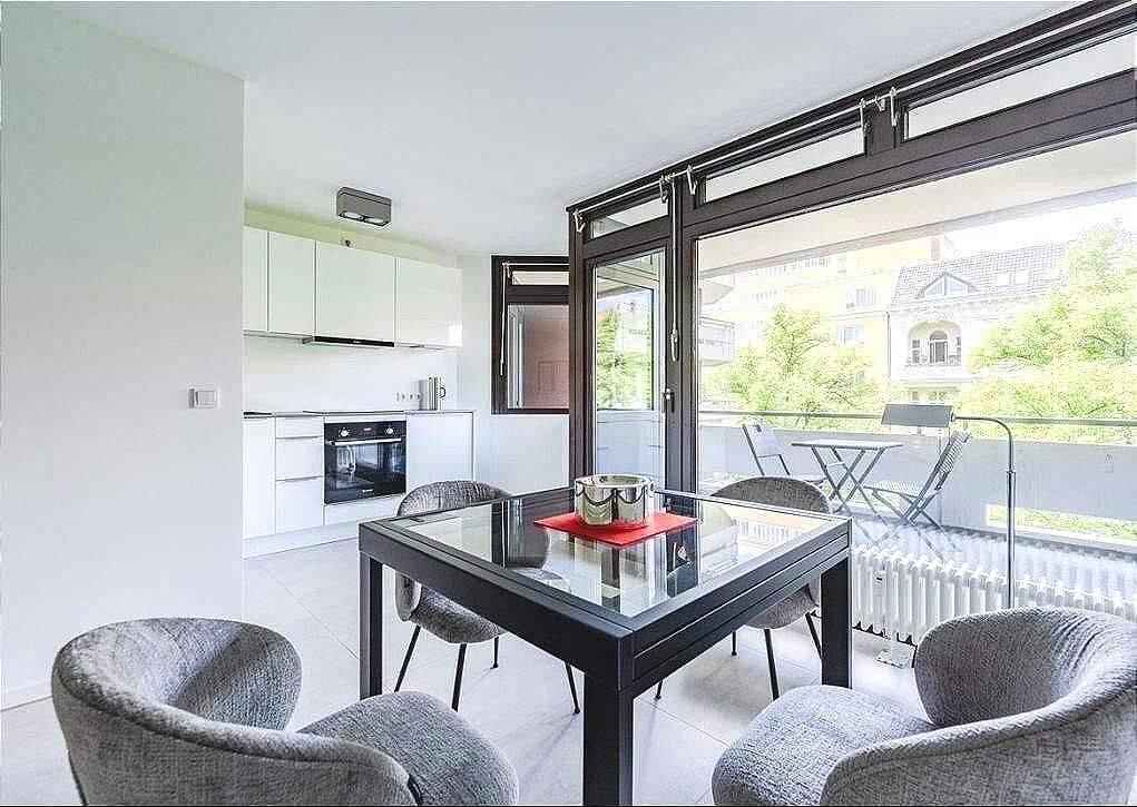 Sanierte City-Wohnung in begehrter Wohnlage nahe Steinplatz – mit separatem Tiefgaragenstellplatz bei Bedarf - Photo 1