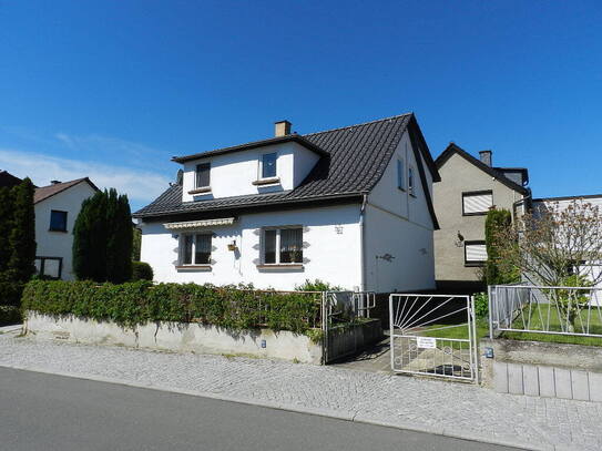 Einfamilienhaus mit Nebengelass und Garage in Fischersdorf