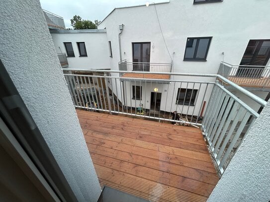 Erstbezug nach Sanierung - Attraktive 3- Zimmer Maisonettewohnung mit Dachterrasse und Balkon zu vermieten!