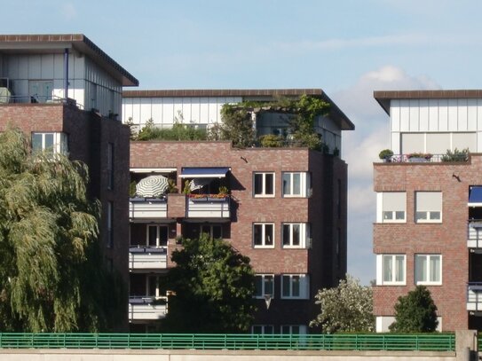 Exklusive und komfortable 3-Zi.-Neubau-Wohnung mit S/W-Terrasse an Elbe und Steendiekkanal