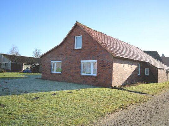 Sanierungsbedürftiges Fehnhaus in Wiekenlage von Mormerland-Jheringsfehn