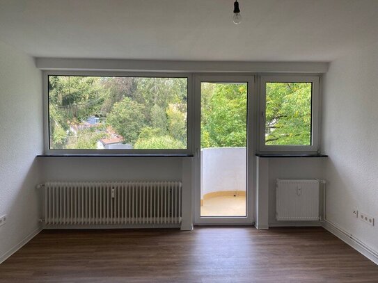 Kurzfristige Anmietung möglich - sanierte und renovierte 3-Zimmer-Wohnung mit Balkon