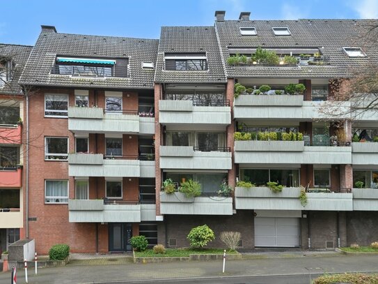 Freigezogene Dachgeschosswohnung, ca. 122m², mit 3 Balkone u. Tiefgaragenstellplatz in Mülheim-Mitte