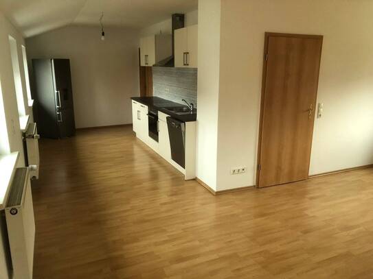 Gepflegte Wohnung mit Balkon und Gartenanteil- wie ein kleines Häuschen!