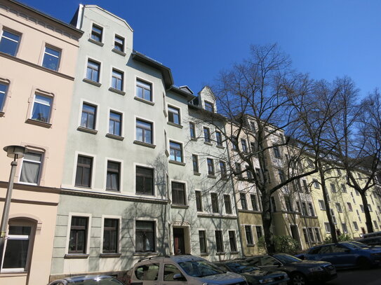 2-Raumwohnung mit Wannenbad und Balkon