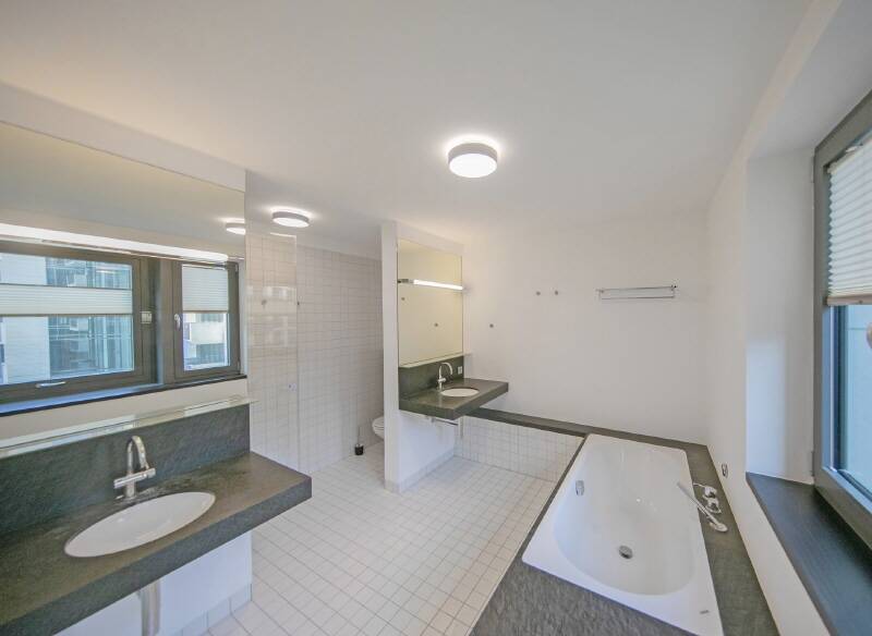 Blick über die Museumsinsel - repräsentative 4,5-Zimmer-Whg mit EBK, TG u Concierge - Photo 1