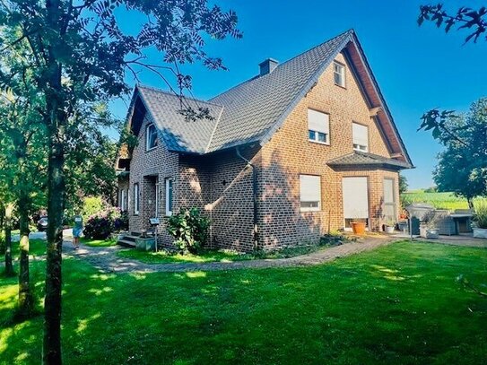 Mehrgenerationenhaus (2 Wohnungen und Souterrain) in traumhafter Lage