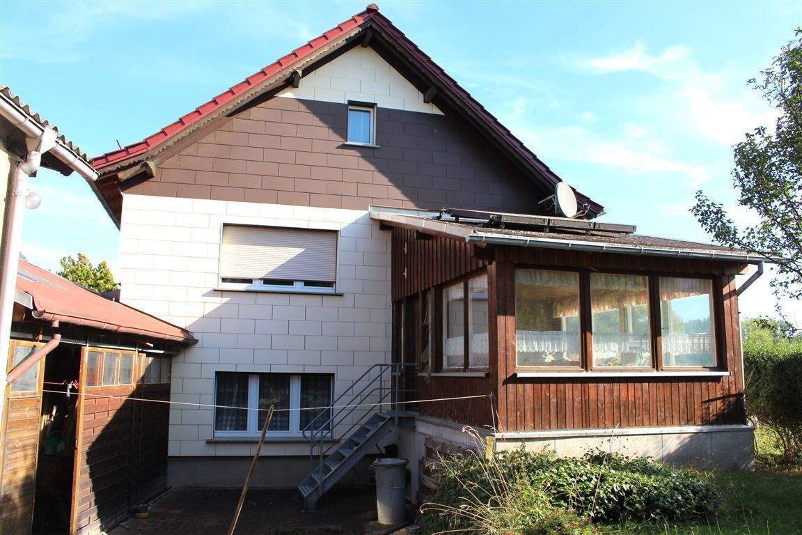 Immobilie in Frohburg - Frohburg- Elbisbach: Großzügiges EFH, 2 Garagen, mehrere Nebengebäude auf 1.644 m²! - Bild 0