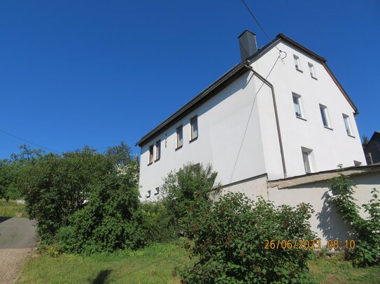 Großes freistehendes, teilsaniertes Einfamilienhaus am Ortsrand von Großneundorf sucht Liebhaber