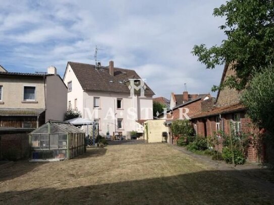 Mehrfamilienhaus auf schönem Grundstück in Mühlheim