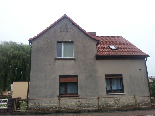 Einfamilienhaus mit Nebengebäude in Großräschen (Handwerkerobjekt) oder als Kaltlagerfläche (2-3€ m²) zu vermieten