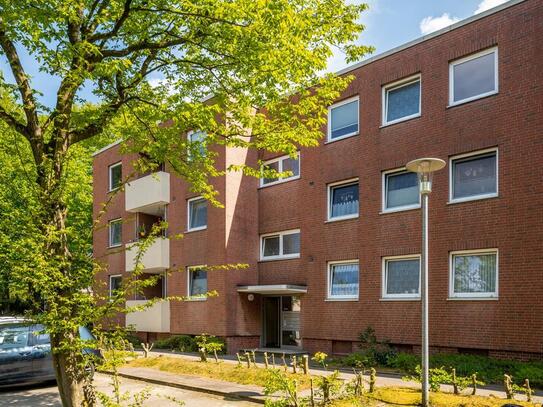 Sofort bezugsfrei! Umfangreich modernisierte 3 ZKB-Balkon EG-Wohnung