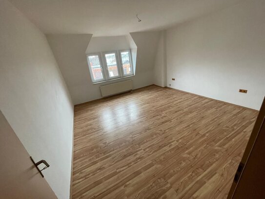 Helle 3-Zimmer-Wohnung inkl. EBK u. Fahrstuhl in Zentrumsnähe