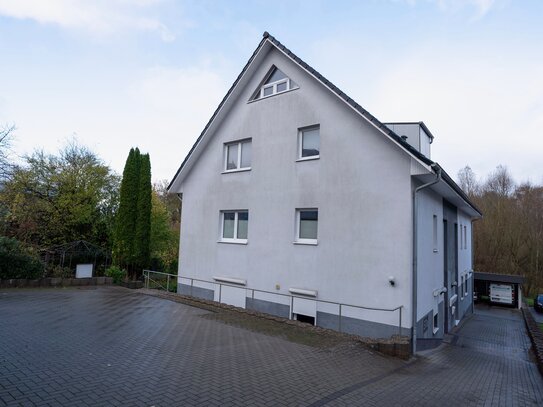 Eigentumswohnung von 2014, ca. 71,85 m², 3 Zimmer, Küche, Bad, Abstellraum, Balkon, Stellplatz, Kelleranteil in zentral…