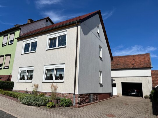 Perfekt - kernsaniertes Einfamilienhaus mit Einliegerwohnung, großer Garage mit Partyraum und einem traumhaften Grundst…