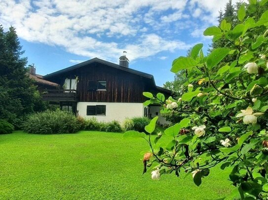 Stattliches Landhaus in ruhiger Lage am Bach