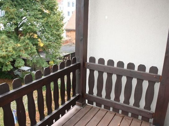 Schöne 2 Raumwohnung mit Außenstellplatz und Balkon