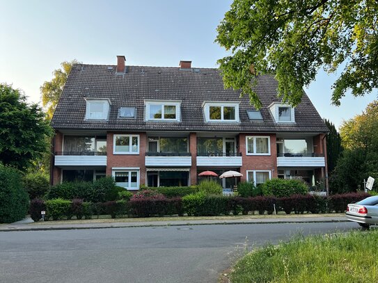 Großzügige, sanierte 2-Zimmer Dachgeschosswohnung in Hamburg-Niendorf