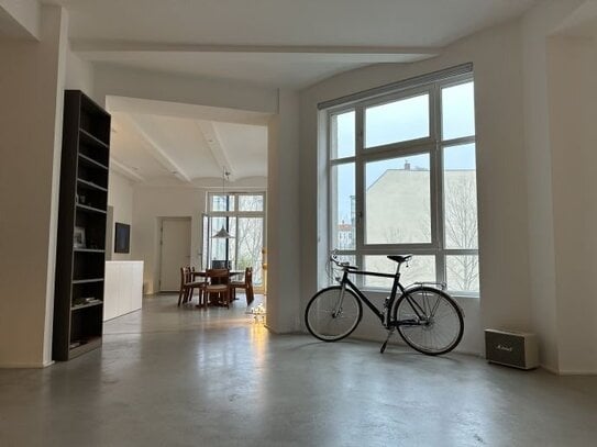 **Möbliertes Luxus Loft in historischen Gebäude mit Balkon im Prenzlauer Berg / Winsviertel**