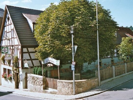 Uriger Gasthof mit Pension, Biergarten und schöner Aussichtsterrasse im Herzen der Fränkischen Schweiz