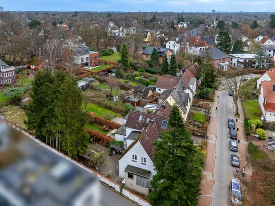 Haus mit viel (Ausbau-)Potential auf großem Grundstück in Nienstedten!