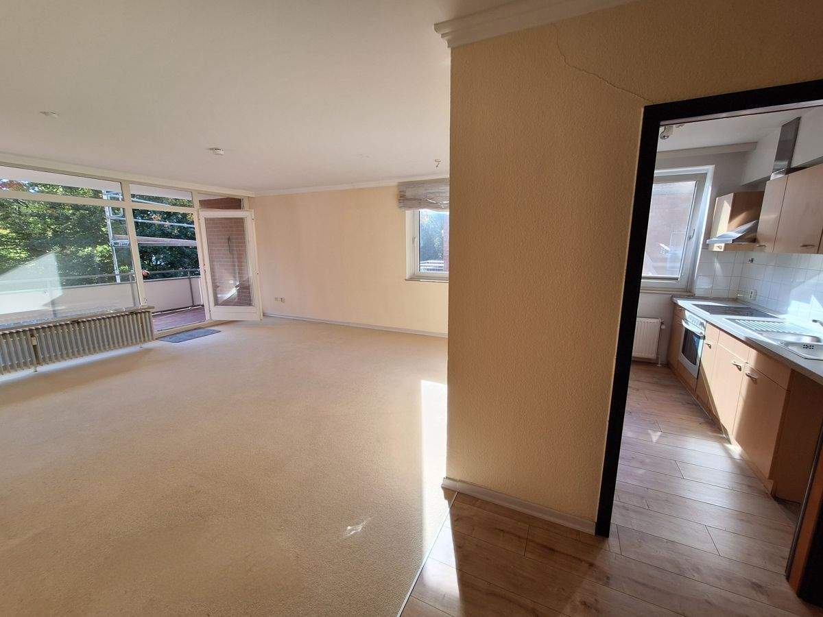 Alt-Rahlstedt: Top Lage, großzügige 2-Zimmer Wohnung mit toller Loggia und Einzelgarage