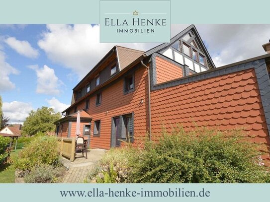 Top gepflegtes Mehrfamilienhaus mit 4 schönen Wohnungen + Photovoltaik-Anlage...