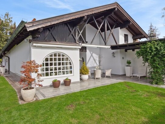 Ensemblevilla mit elegantem Outdoor Bereich