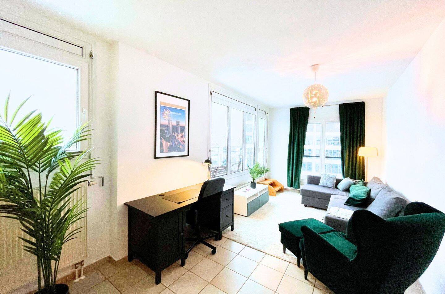 Möblierte 73 m² Dachgeschosswohnung mit EBK, 2x Balkon & Tiefgarage - Charlottenburg, nahe Kudamm - Photo 1