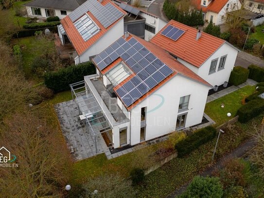 Elegantes Architektenhaus mit Gartenidylle und moderner Technik