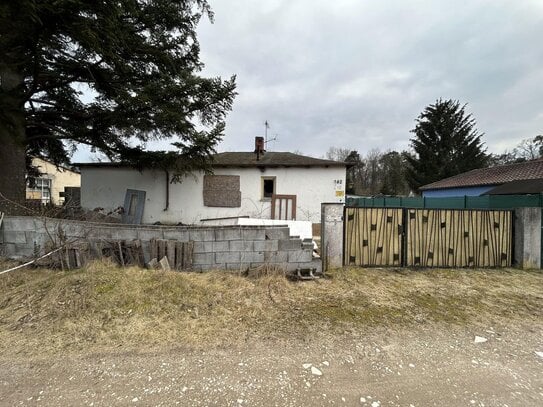 Ruheoase mit Potenzial - Sanierungsbedürftiger Bungalow auf großem Grundstück